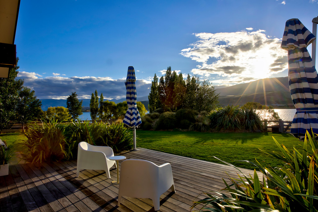 Private Lakefront Living