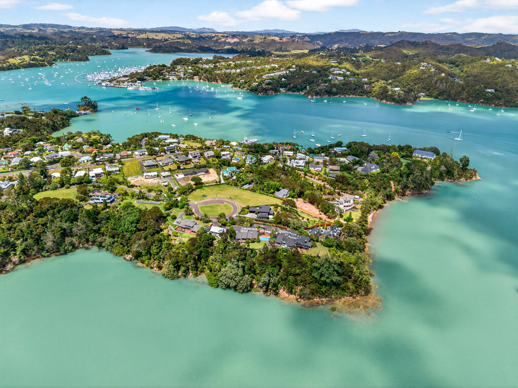 Coastal Living with Dual-Level Flexibility