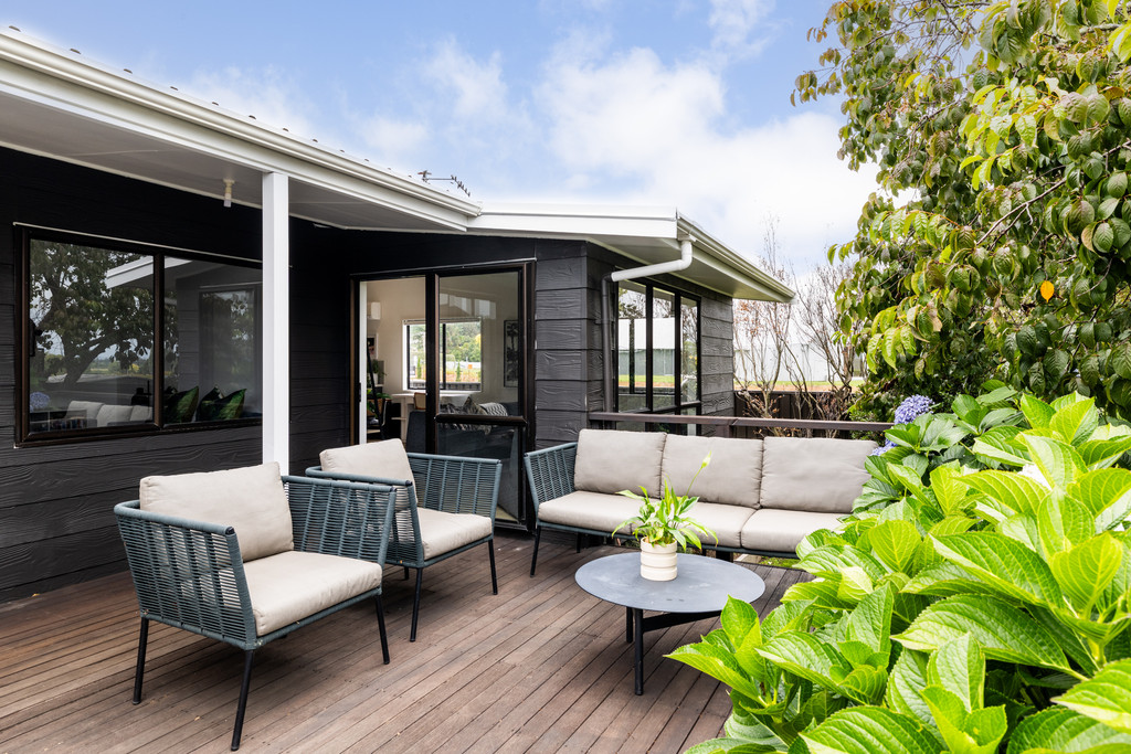 Contemporary Living in a Peaceful Setting