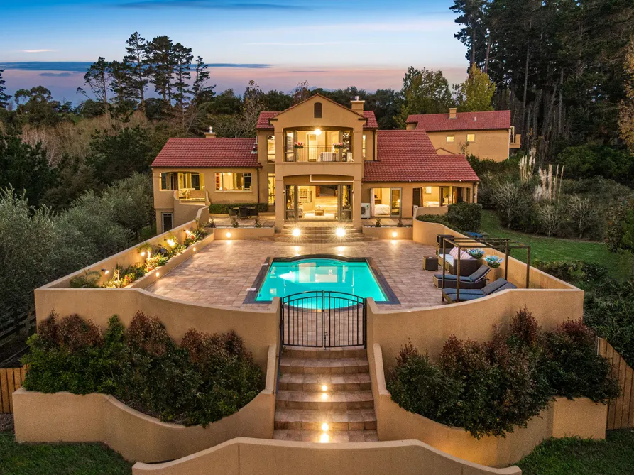 Tuscan-Inspired Estate in Stillwater, Auckland