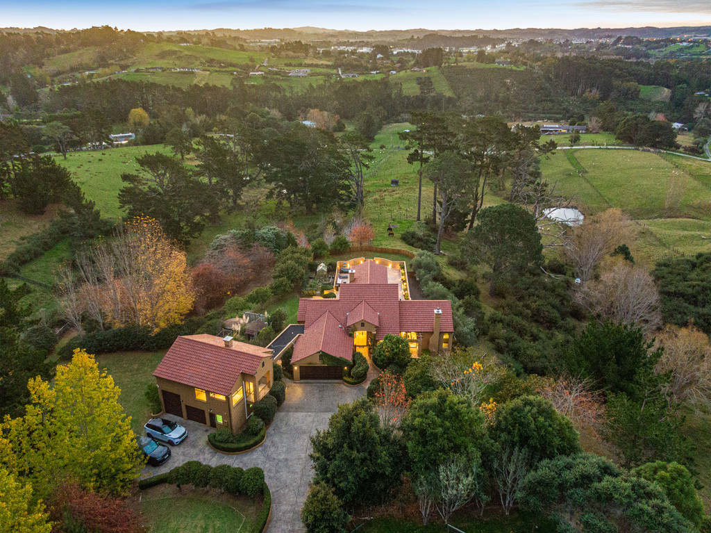Tuscan-Inspired Estate in Stillwater, Auckland