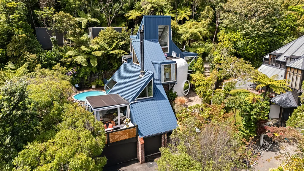 Architectural Icon | Entertainer’s Dream | Income