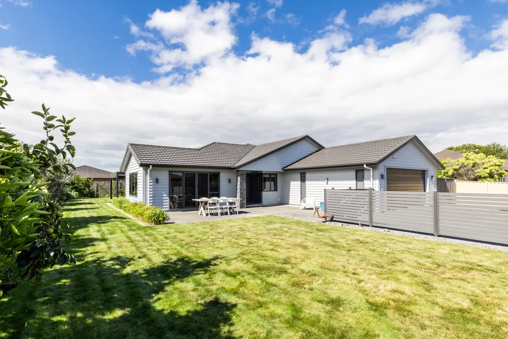 Large Family Home in Quiet, Sunny Cul-de-sac