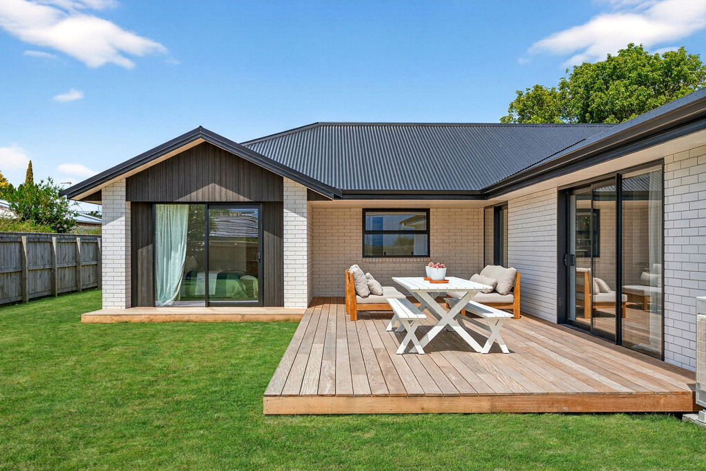 Modern Family Living with Self-Contained Apartment