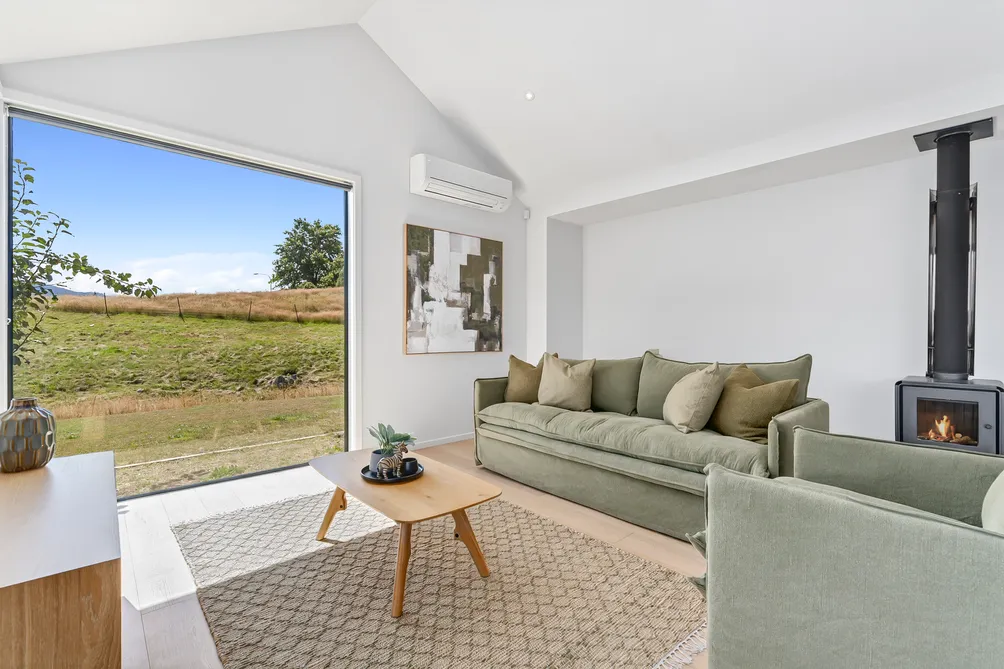 Auction: Sunshine & Charm