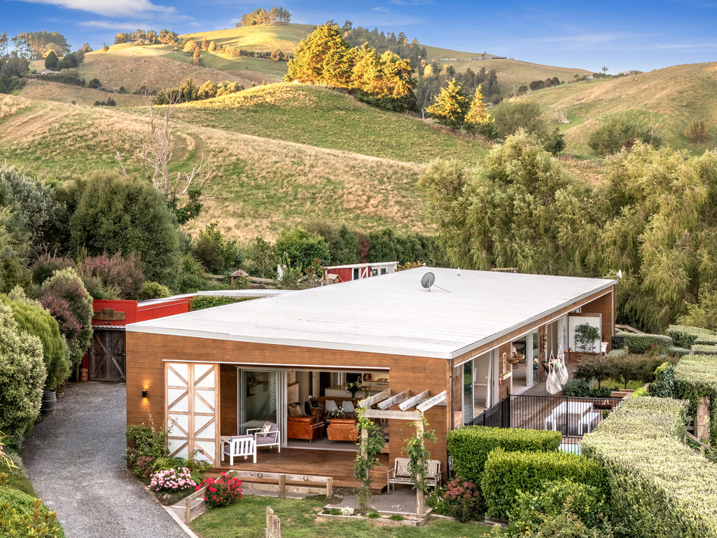 Luxurious Lifestyle Retreat, Breathtaking Views!