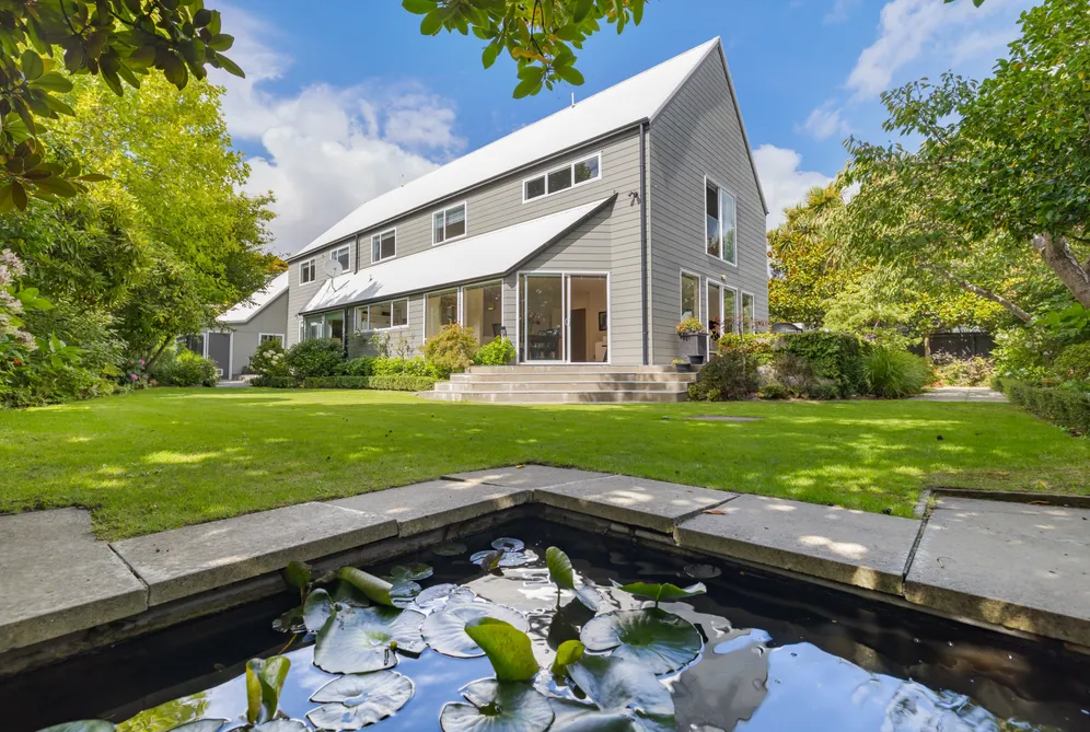 Spacious in Strowan, A short walk to STAC.