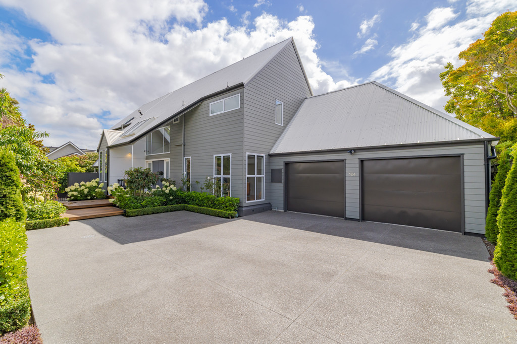 Spacious in Strowan, A short walk to STAC.