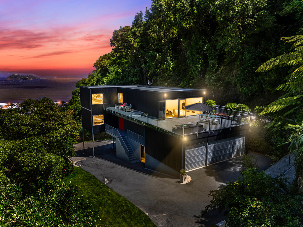 Elevated Living with Iconic Harbour Views