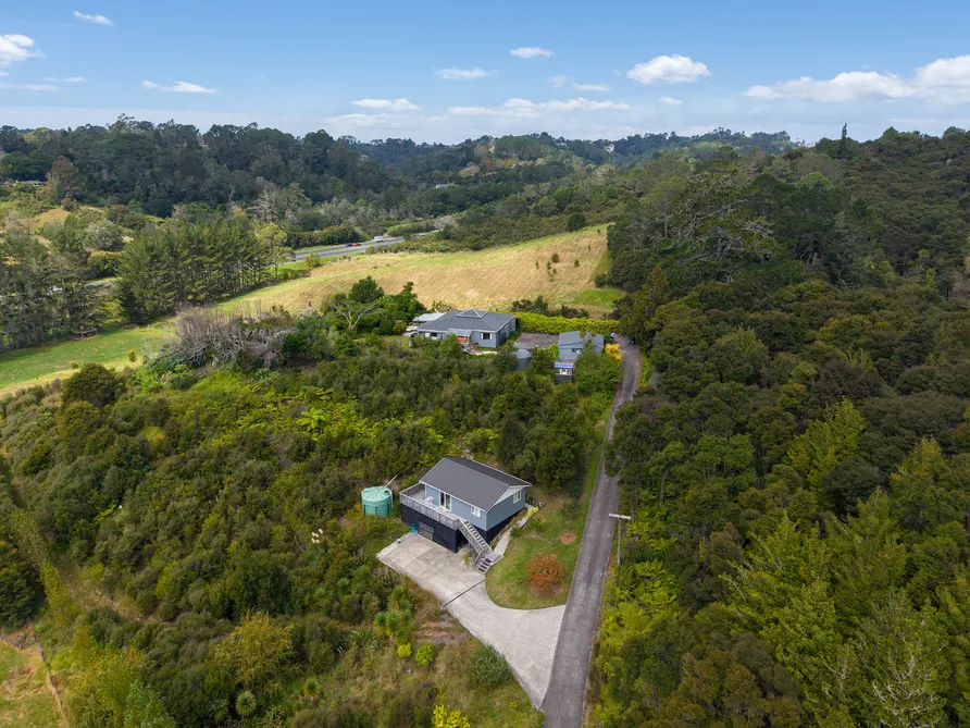 Elevated Lifestyle with Minor Dwelling & Views