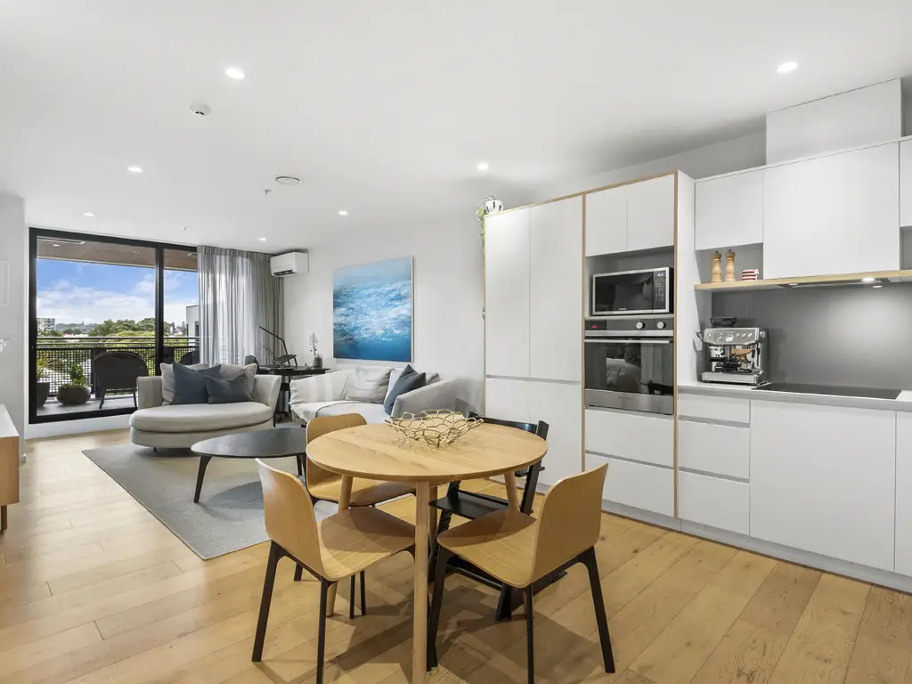 409-64 Victoria St-15