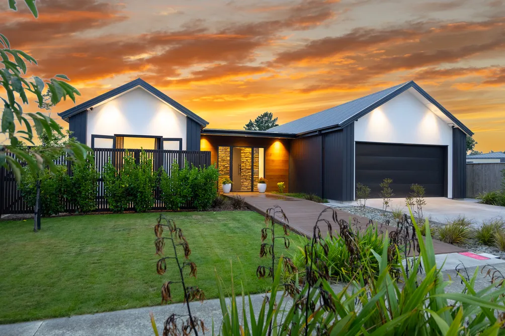 Designer Home in Exclusive Centennial Park