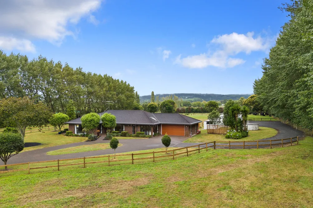 Easy Living on 1ha with Shed and Yard Space