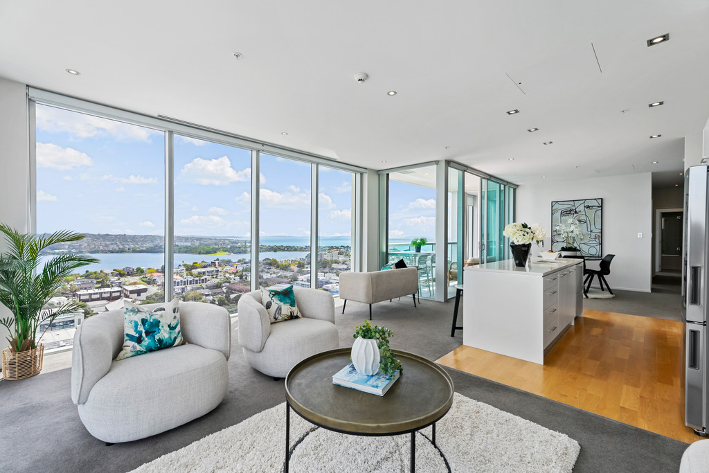 Warm Secure Living with Spectacular Views
