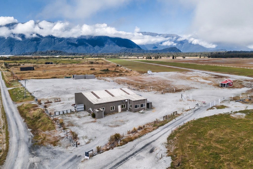 Fly In, Live In, Lease Out