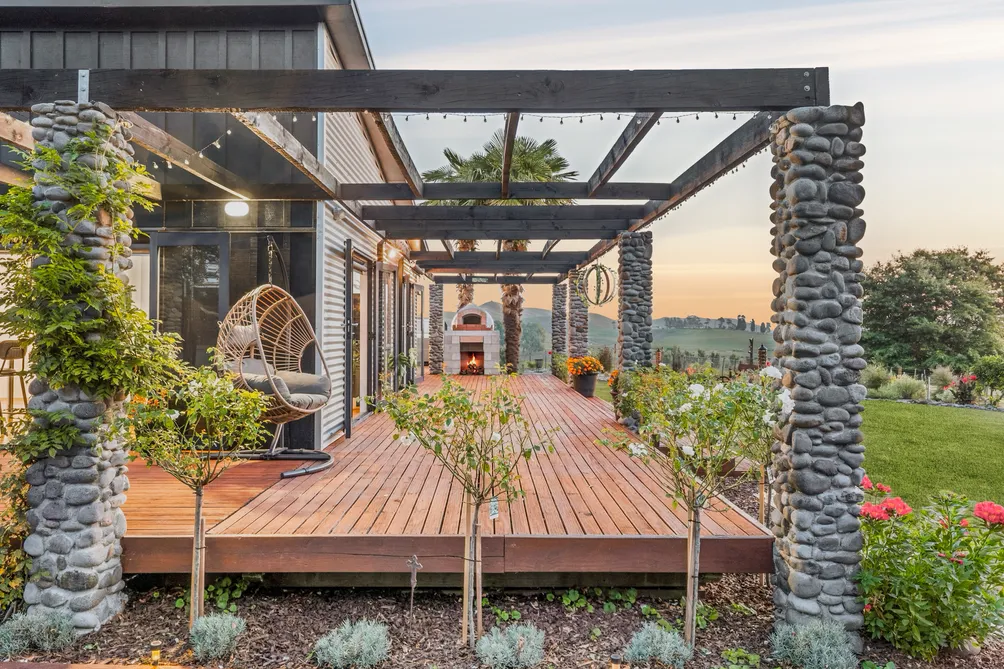 Affordable Lifestyle, Rural Views - Live In Style!