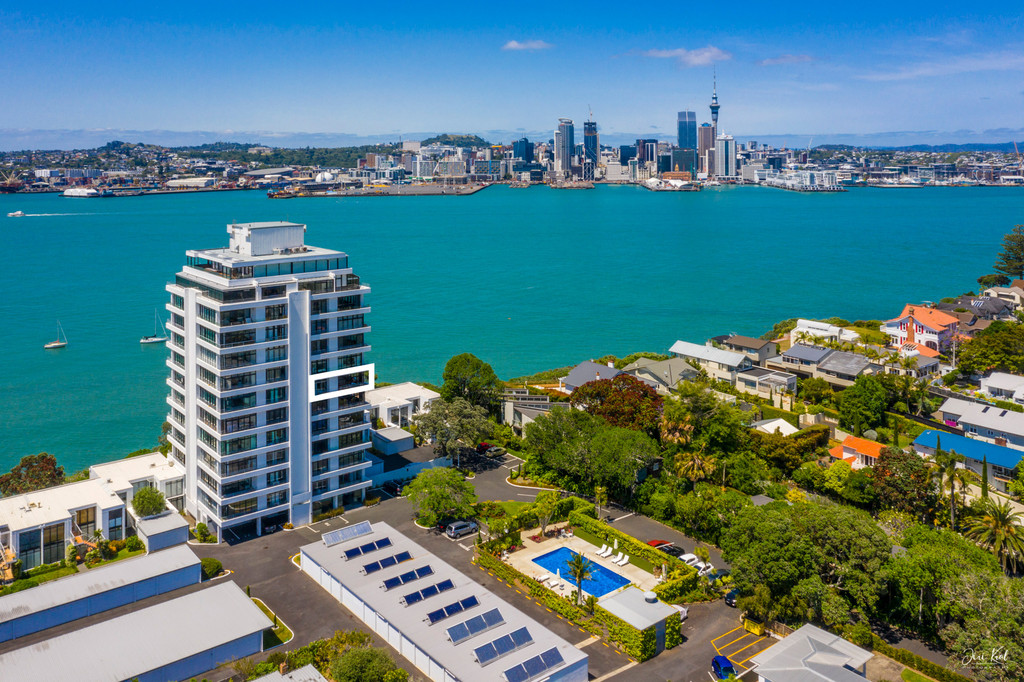 Front-Row Harbour Living with Absolute Ease