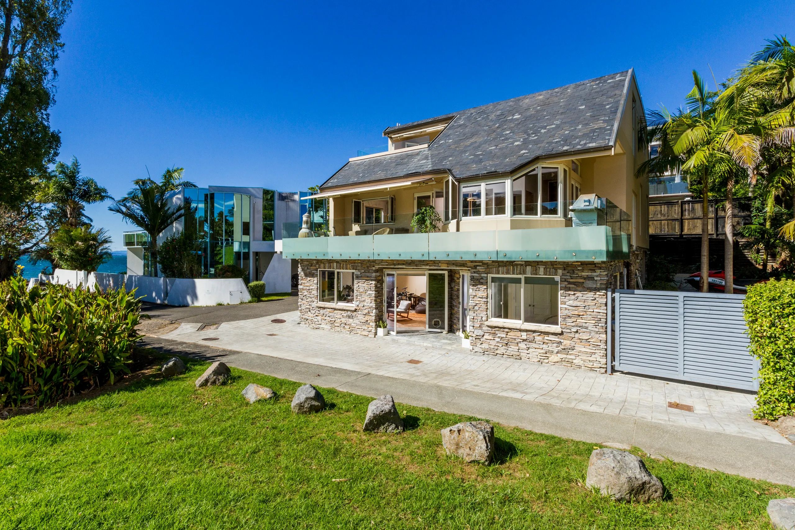 9a The Esplanade, Castor Bay, North Shore City