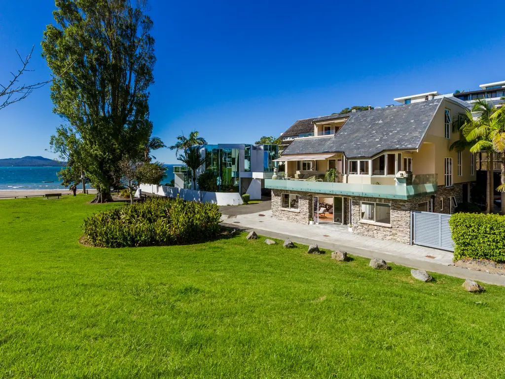 005_Open2view_ID573048-9A_The_Esplanade