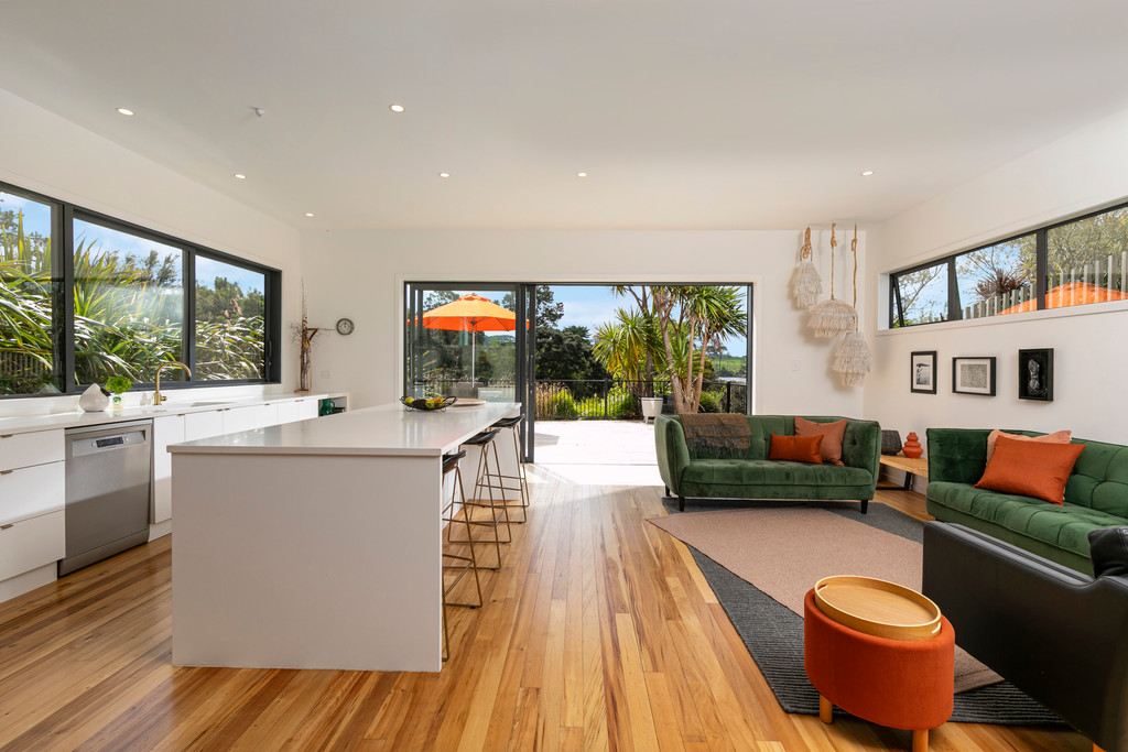 Architectural Waterfront - Exceptional Value