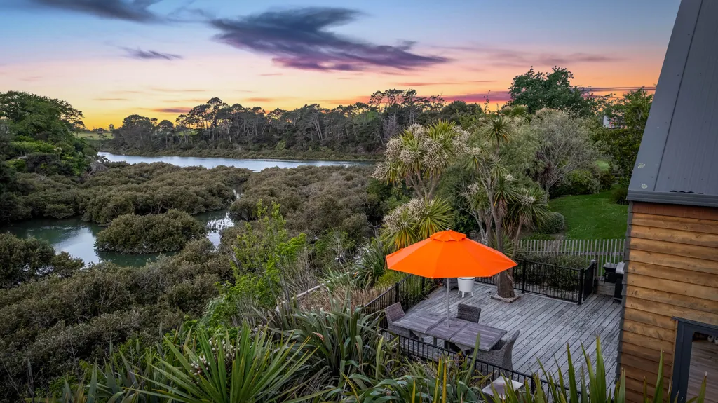 Architectural Waterfront - Exceptional Value