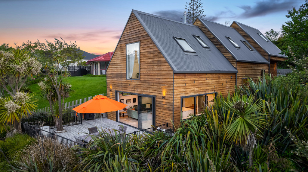 Architectural Waterfront Haven