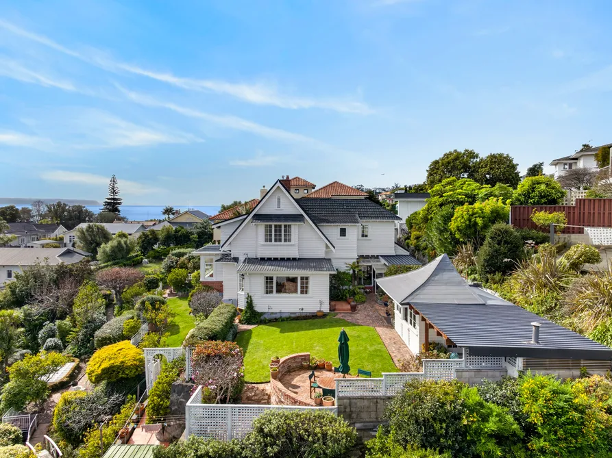 Estate Sale: Sea Views - Full Of Surprises