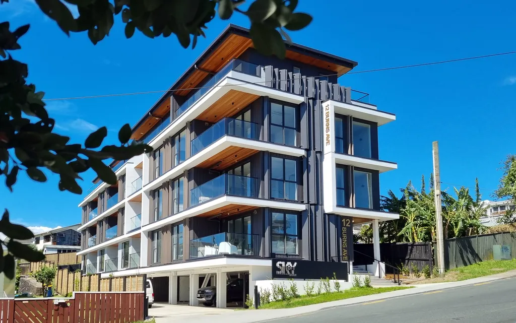 SKYLOFT PENTHOUSE - HEART OF TAKAPUNA