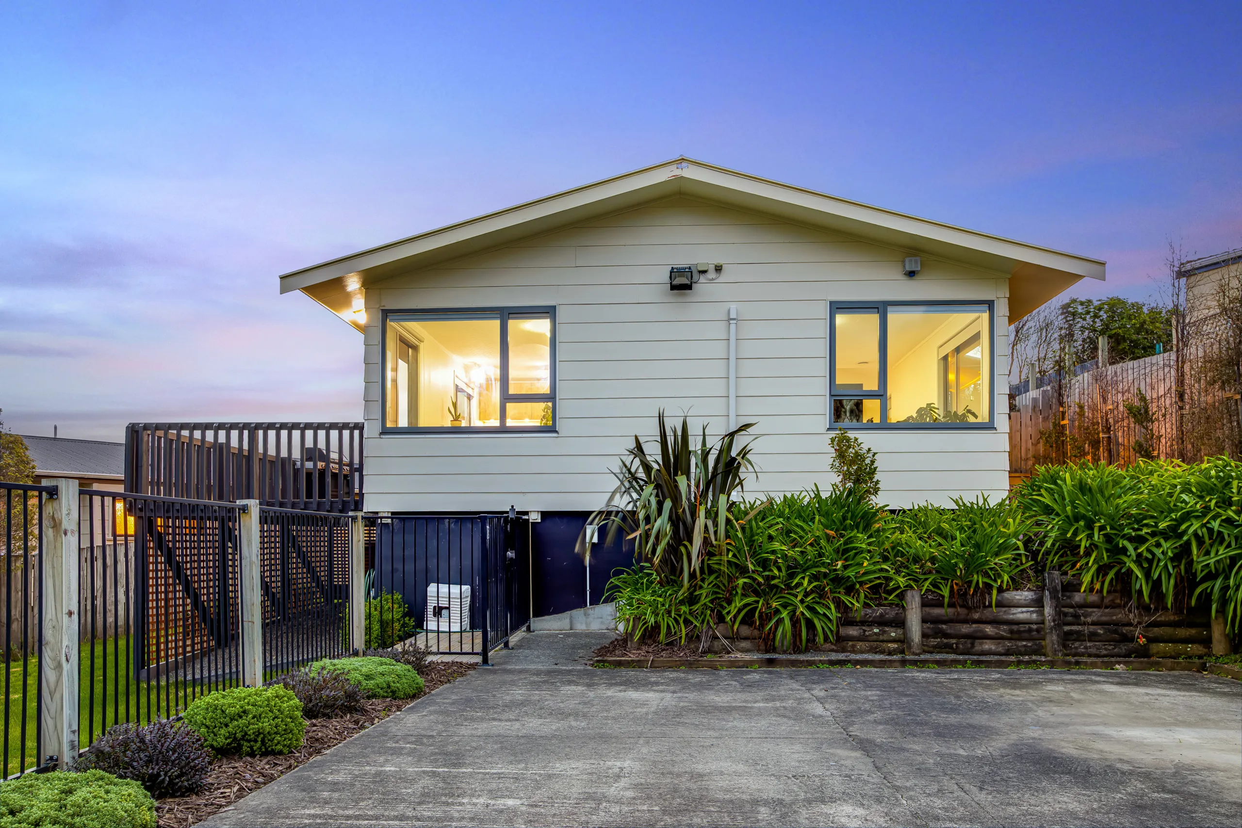 4 Staysail Place, Whitby, Porirua City