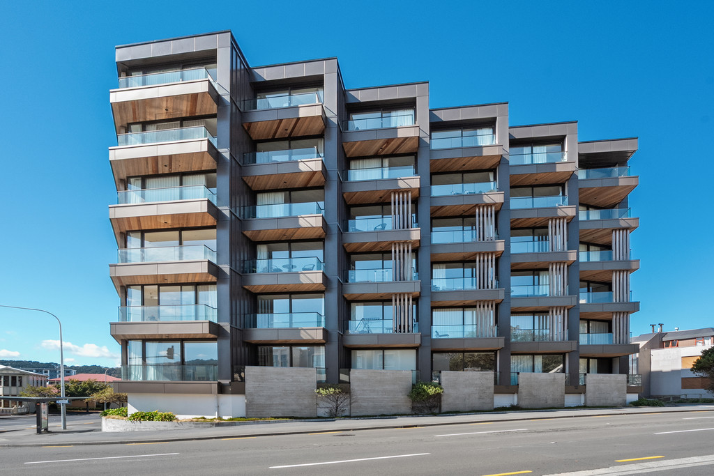 Sun, Views & Cityside Living