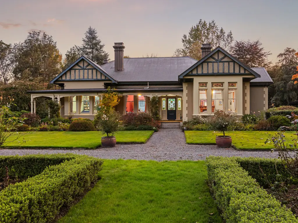 584OrariStationRoad-3