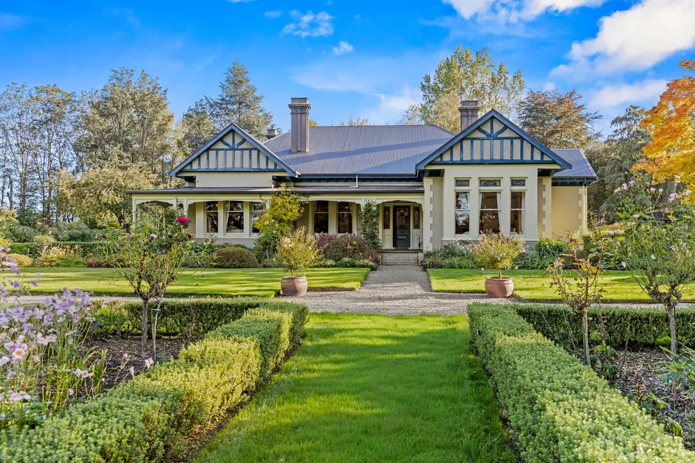 Landmark Homestead With Substantial Landbank