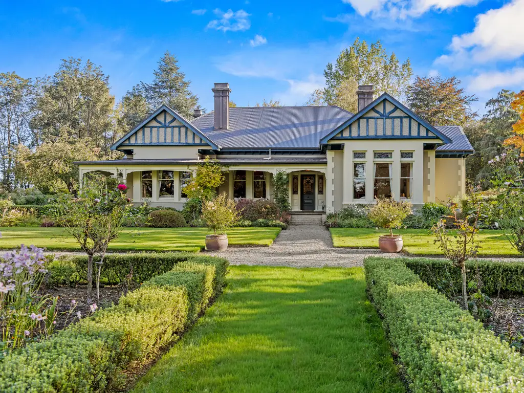 584OrariStationRoad-11a