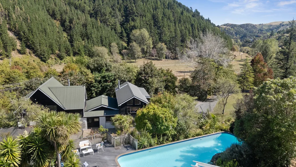 Private Lifestyle Living Minutes from Nelson