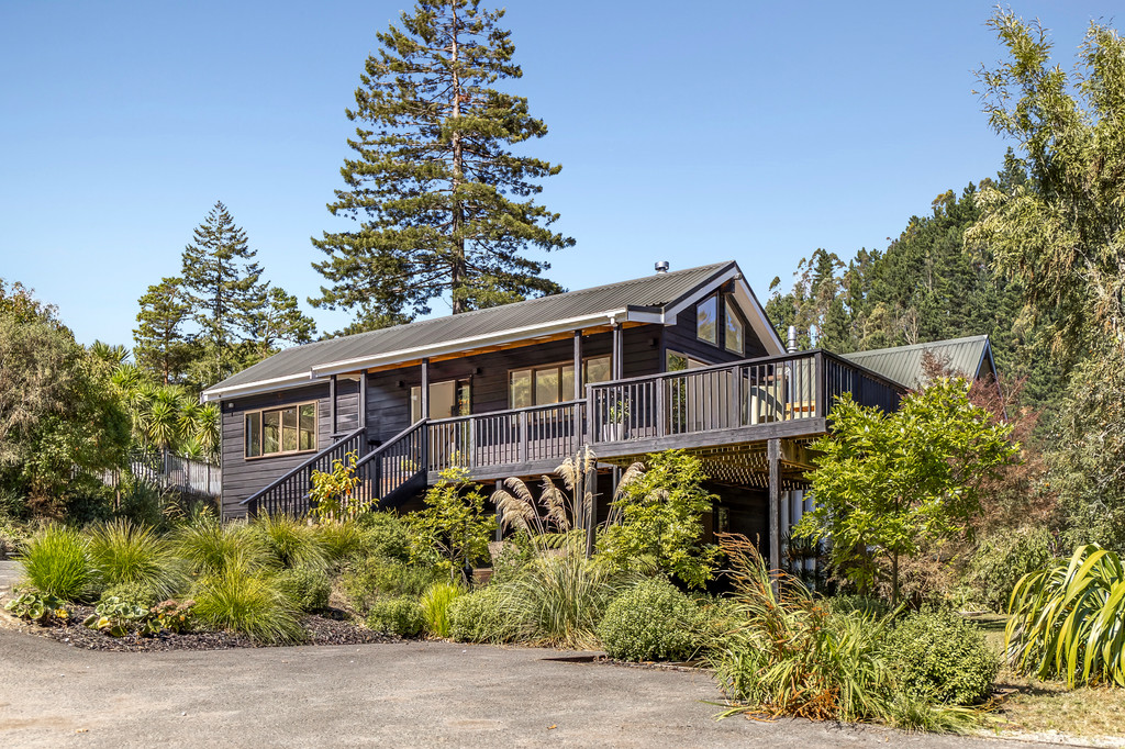 Private Lifestyle Living Minutes from Nelson