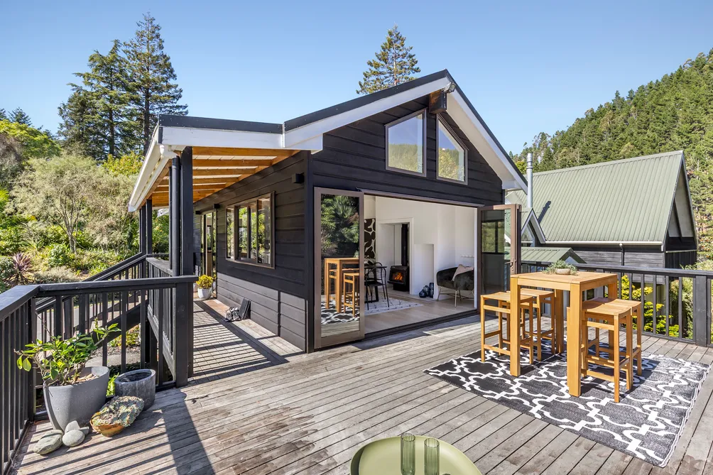Private Lifestyle Living Minutes from Nelson