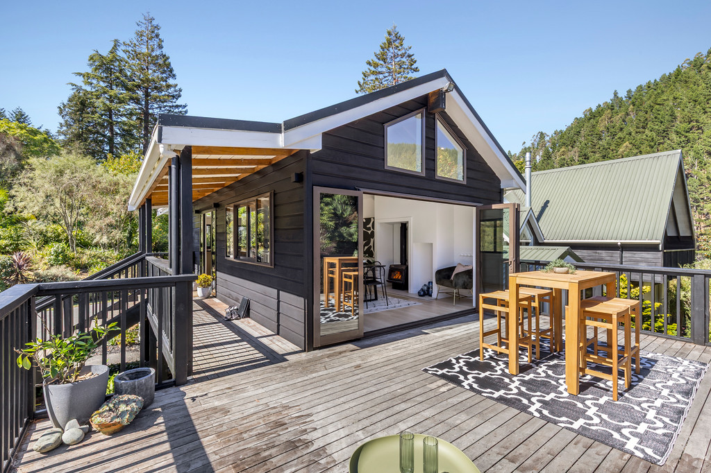 Private Lifestyle Living Minutes from Nelson