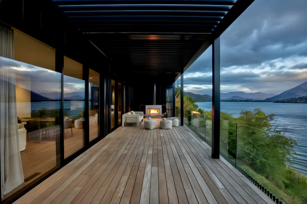 Absolute Lakefront Residence