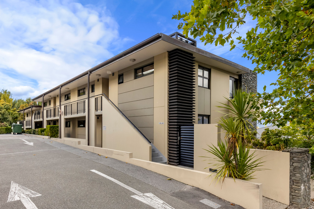 Central Queenstown Apartment