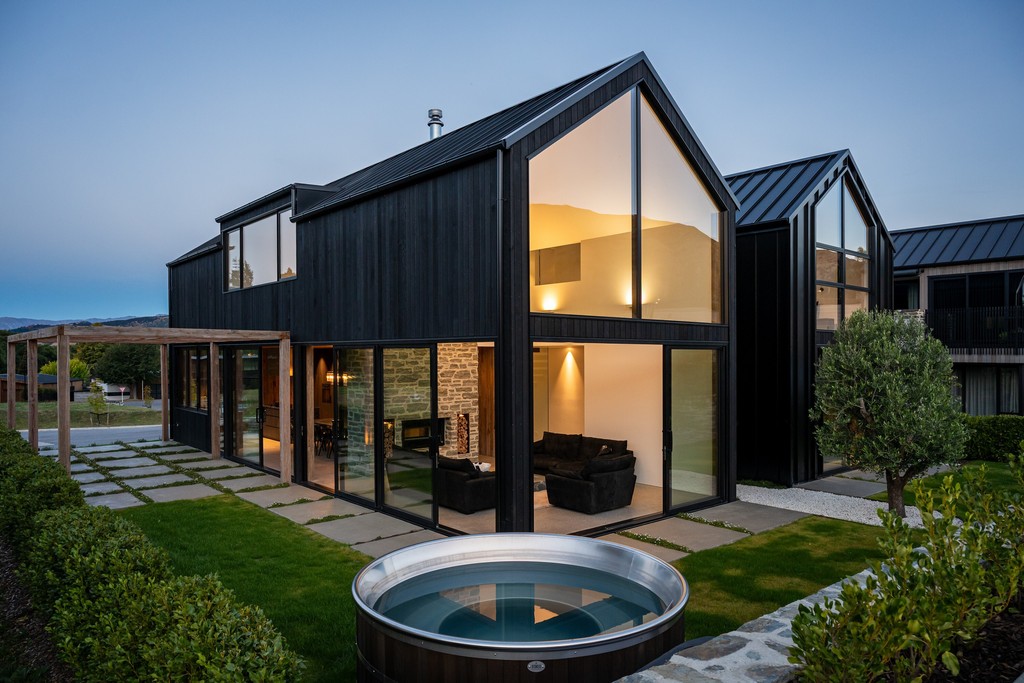 Lake Proximity. Architectural Precision.