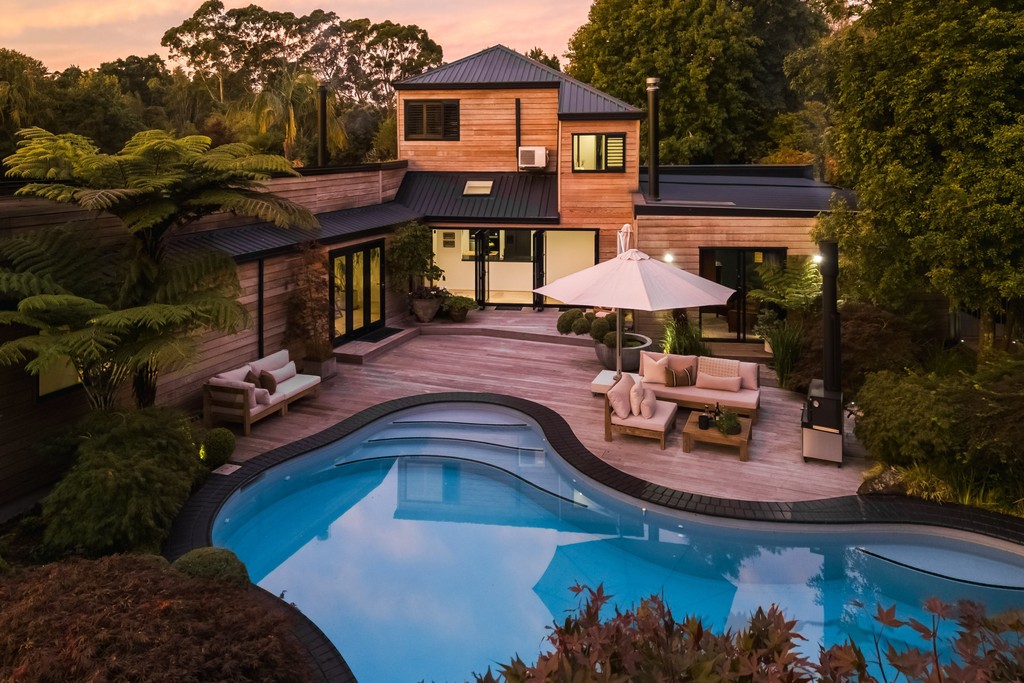 Grounded in Natural Textures and Quiet Luxury