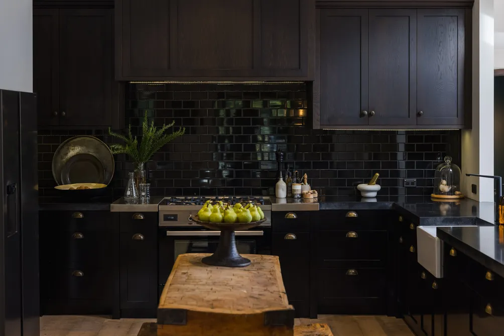 Grounded in Natural Textures and Quiet Luxury