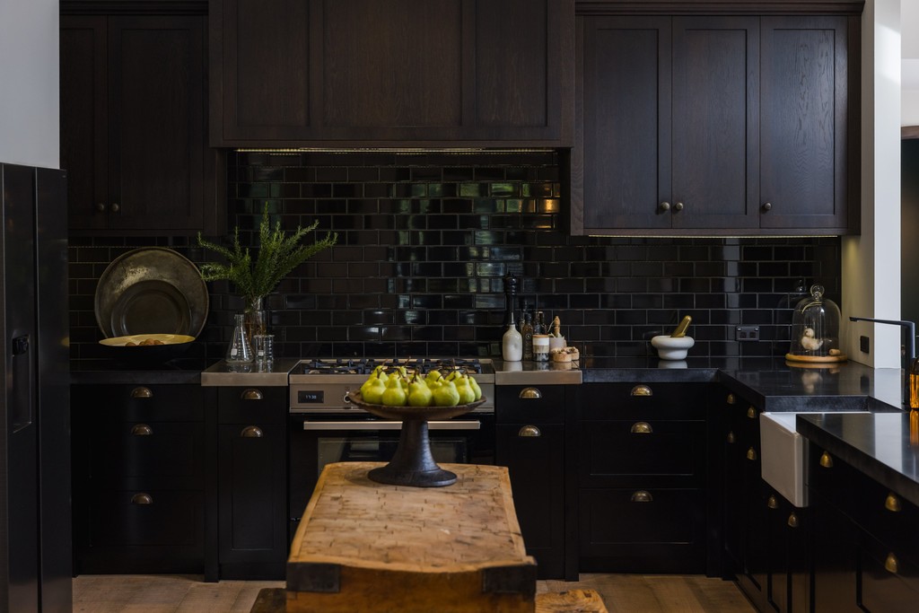 Grounded in Natural Textures and Quiet Luxury