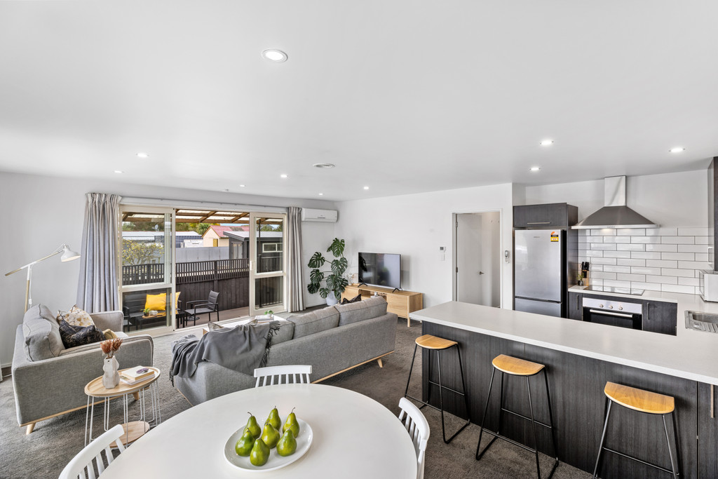 Private Easy Care Living Close to The City