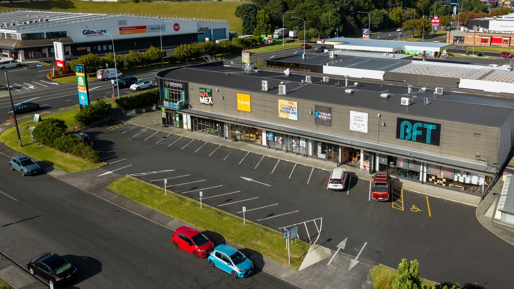 Retail Opportunity in busy Constellation Drive