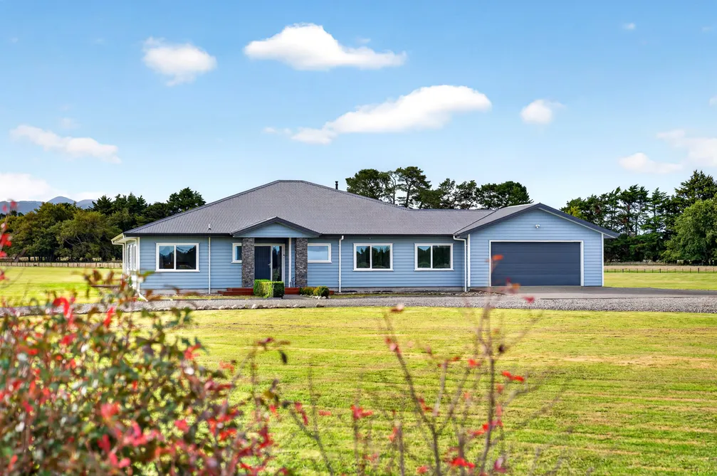 Modern Lifestyle with Tararua Views