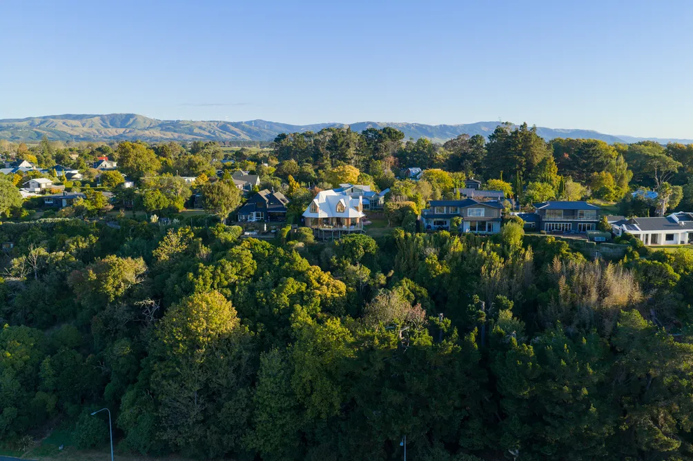 180° Grandstand Views & All Day Sun