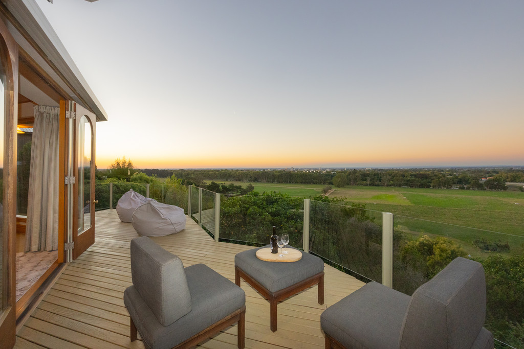 180° Grandstand Views & All Day Sun