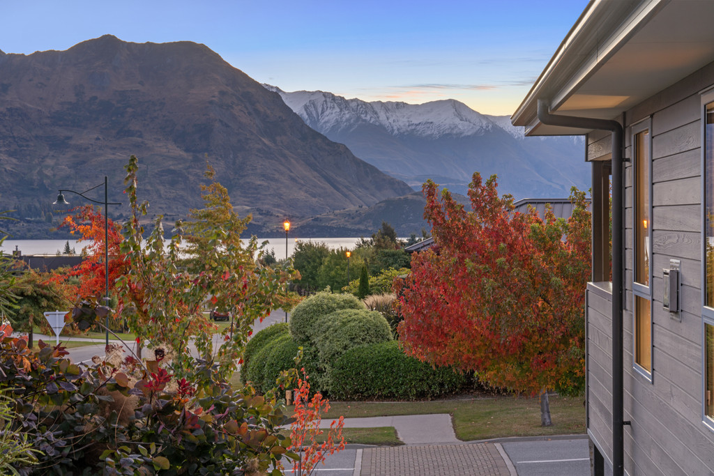 Upgraded Living. Easy Peninsula Bay.