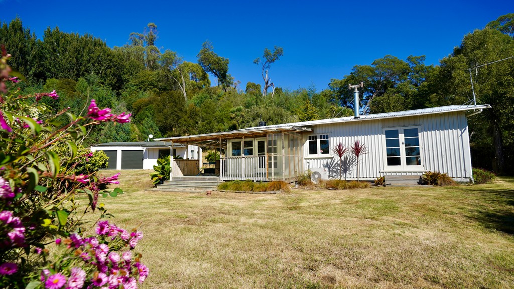 Ngatimoti Country Living Awaits